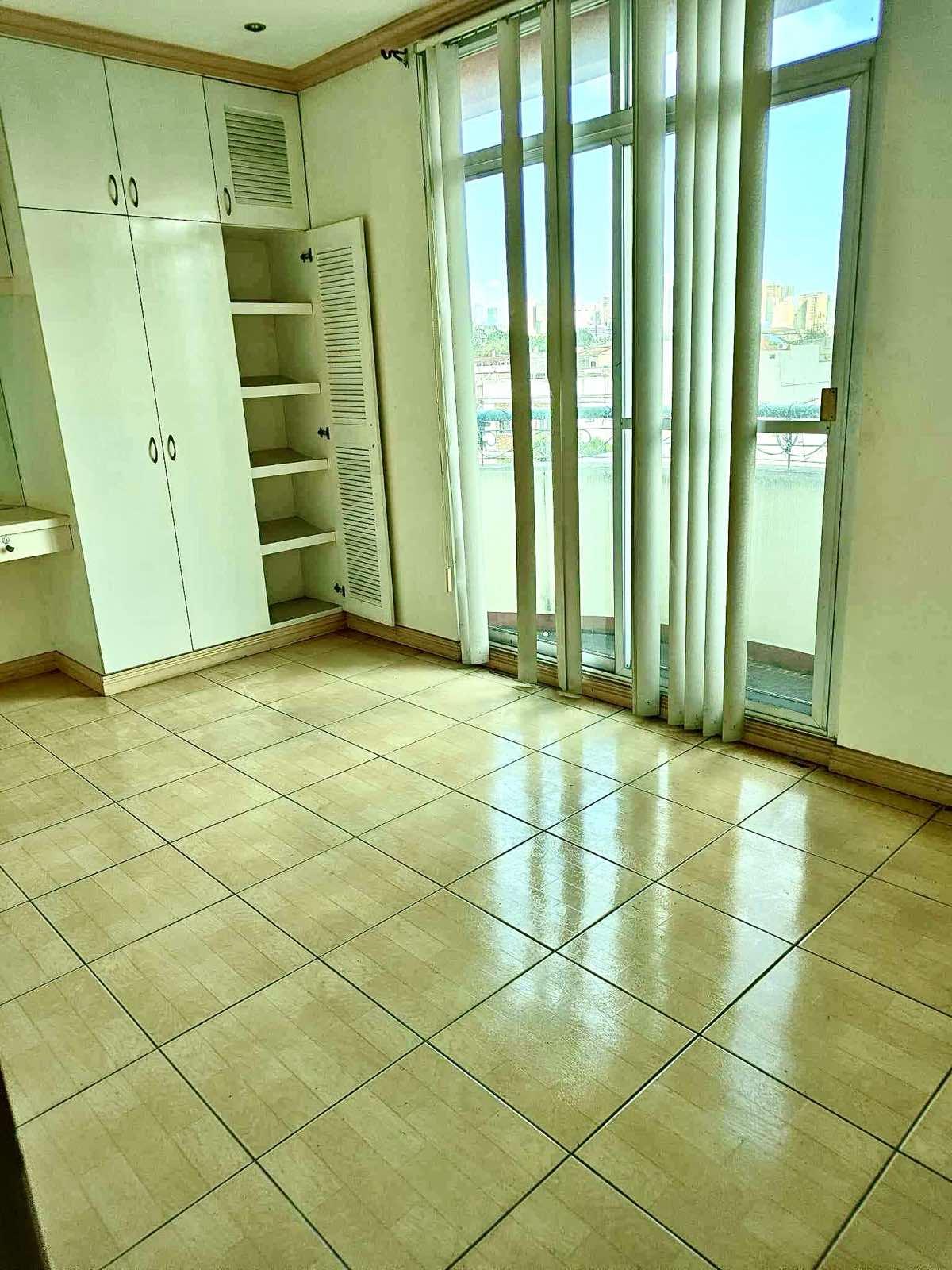 4-Storey Building in Mandaluyong - Image# 3